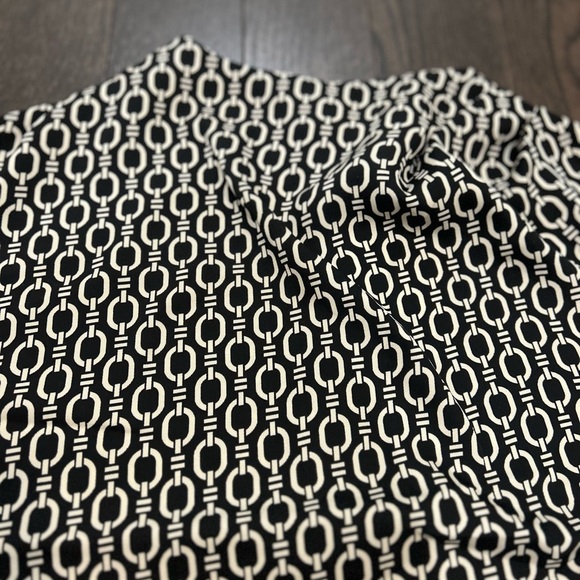 H&M Black and Cream Geometric Blouse - Picture 5 of 6